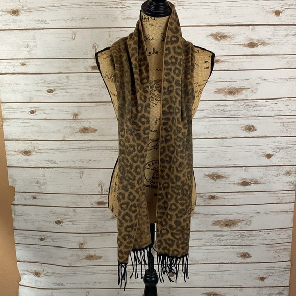 NWT Steve Madden Mid-Weight Leopard Print Muffler Scarf - Picture 5 of 7